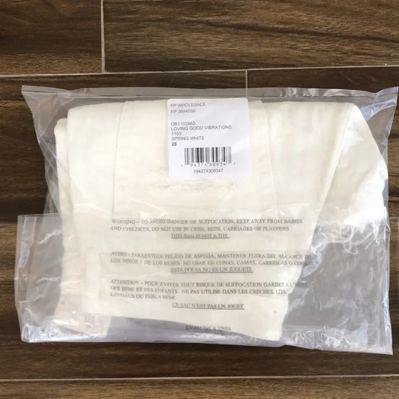 NWT Free People/We The Free Loving Good Vibrations Cutoff Shorts in Spring White - Picture 8 of 11